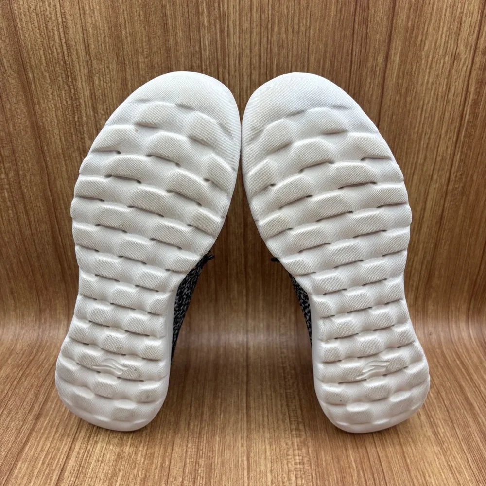 Skechers go walk